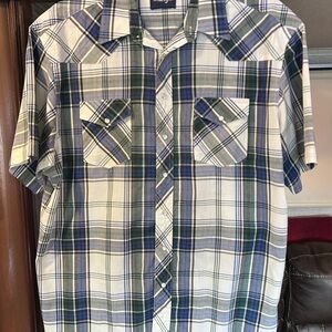 Wrangler Blue, Green and White Plaid Short-Sleeve Button-Down Shirt